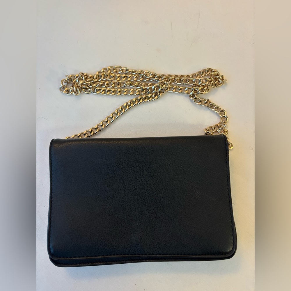 Forever 21 Black Crossbody Bag with Gold Chain - Picture 2 of 6